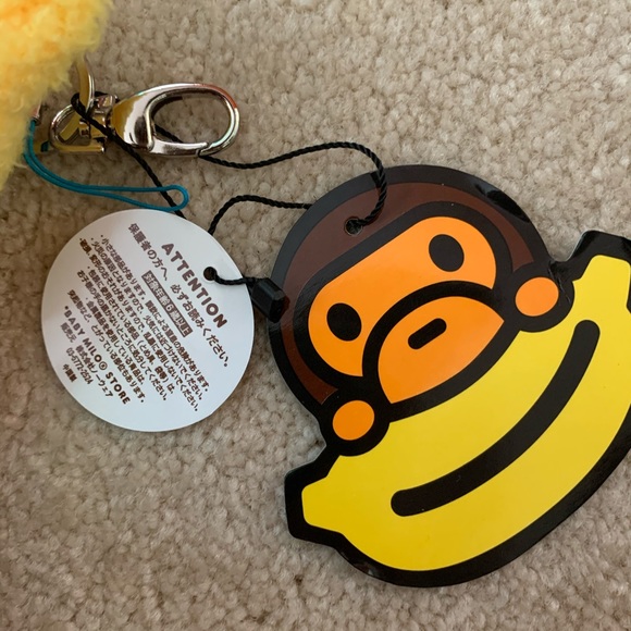 SOLD - Bape A Bathing Ape Giraffe Keychain - Picture 7 of 7